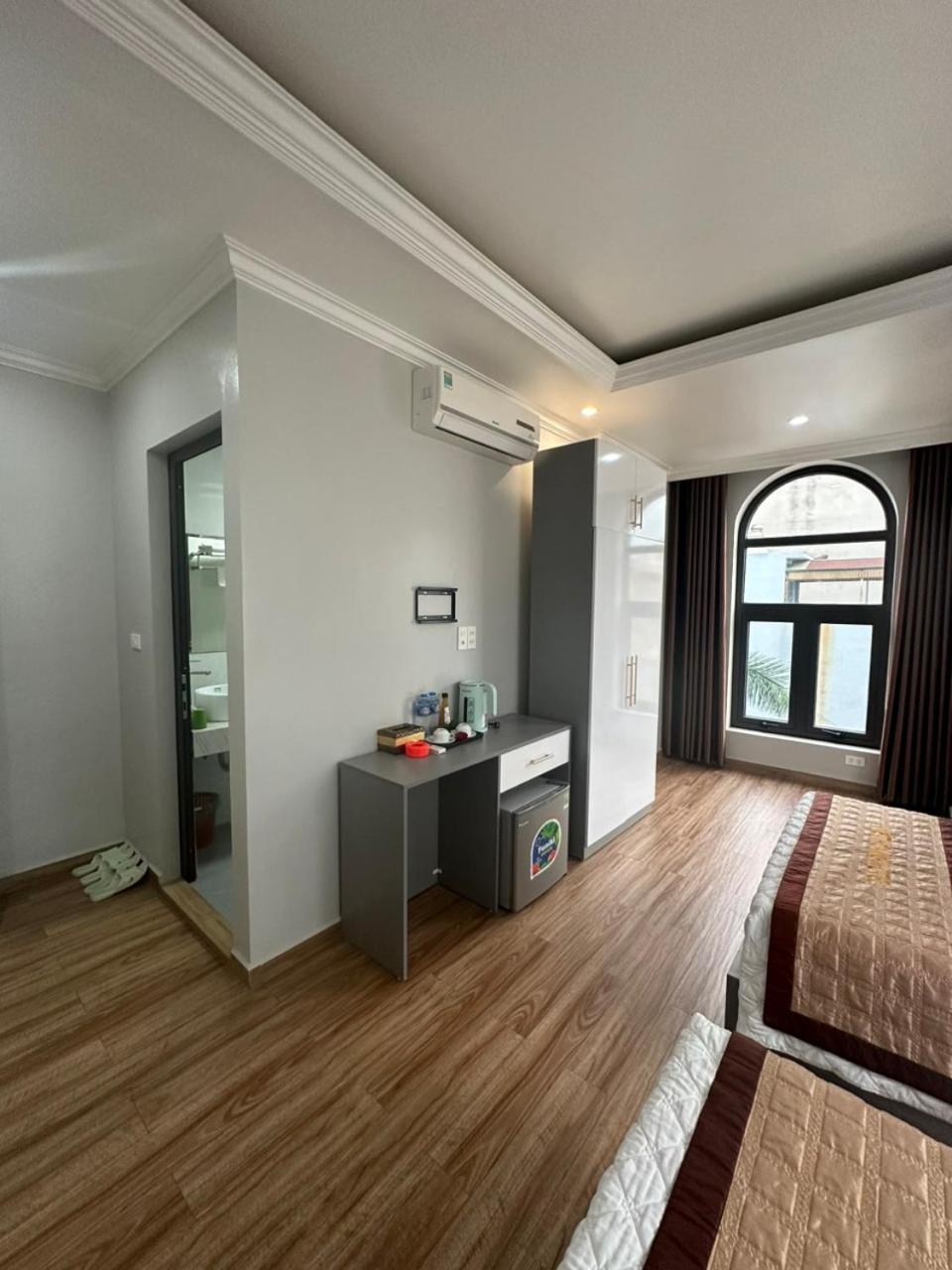 Viet Hoang Hotel Ha Long Exteriör bild