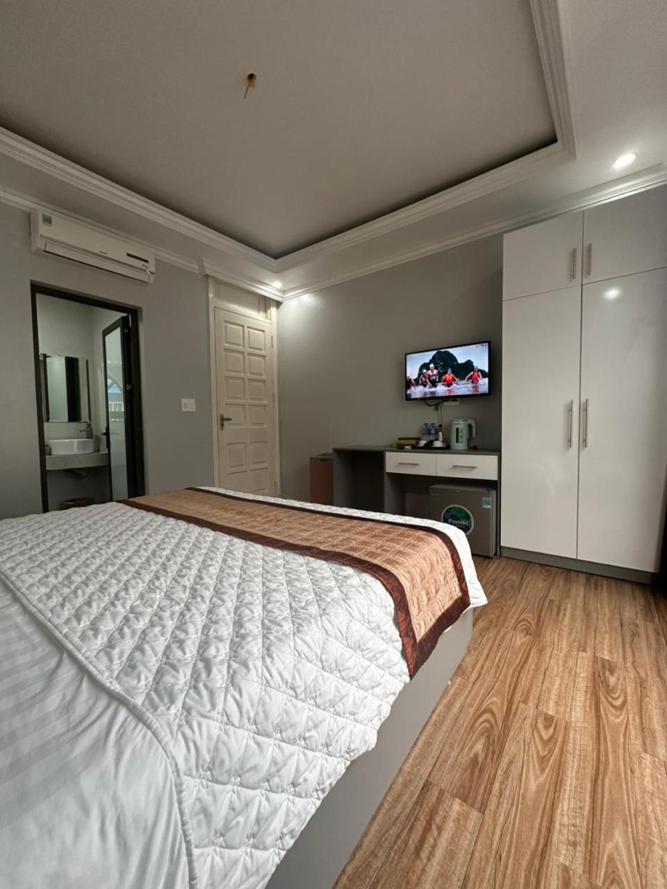 Viet Hoang Hotel Ha Long Exteriör bild